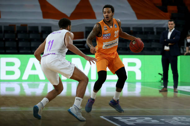 中场核心的 中场核心的